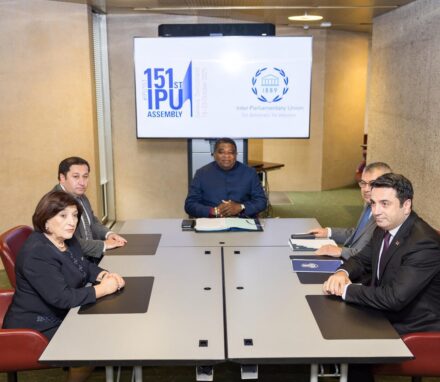 IPU Secretary General Martin Chungong with the Speaker of the Azgayin Zhoghov (National Assembly of Armenia), Mr. Alen Simonyan, and the Speaker of the Milli Mejlis (National Assembly of Azerbaijan), Ms. Sahiba Gafarova. © IPU