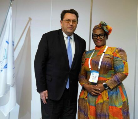 Geneva declaration presented by MPs Helen Pushie Manyeneng (Botswana) and Laurent Wehrli (Switzerland) © IPU / Lucien Fortunati