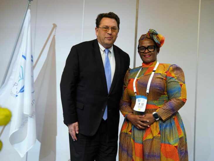 Geneva declaration presented by MPs Helen Pushie Manyeneng (Botswana) and Laurent Wehrli (Switzerland) © IPU / Lucien Fortunati