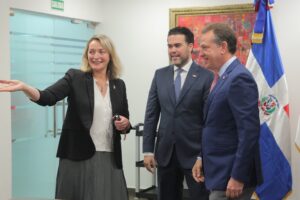 UK Delegation leader Jessica Morden MP meets the Minister of Industry, Commerce, and MSMEs