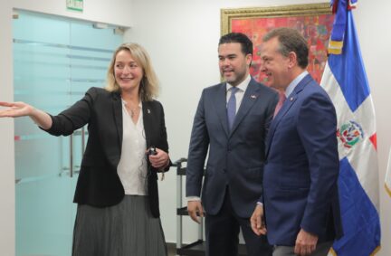 UK Delegation leader Jessica Morden MP meets the Minister of Industry, Commerce, and MSMEs