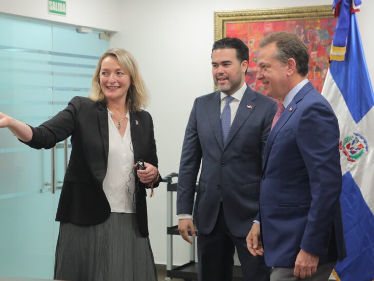 UK Delegation leader Jessica Morden MP meets the Minister of Industry, Commerce, and MSMEs