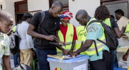 The National Electoral Commission collect documents accompanying ballot boxes in Bissau, on November 24, 2025 ©Patrick Meinhardt/AFP