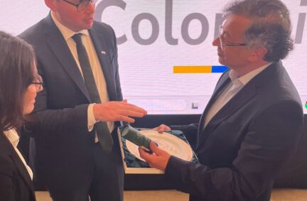 Leader of the delegation, Dan Carden MP, gifting President Petro a BGIPU decorative plate