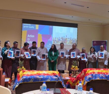 Male and female MPs join the IPU’s campaign ‘Achieving gender equality. Action by action.ʼ © Parliament of Bhutan.